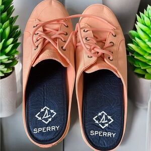 Sperry peach  Sneakers with Classic Design